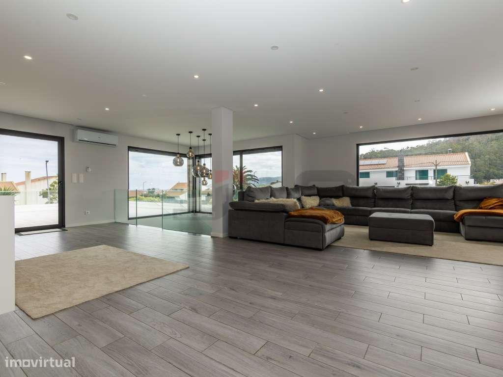 Refúgio Moderno com Vista e Design no Pico da Pedra, Ilha de São Mi...-8