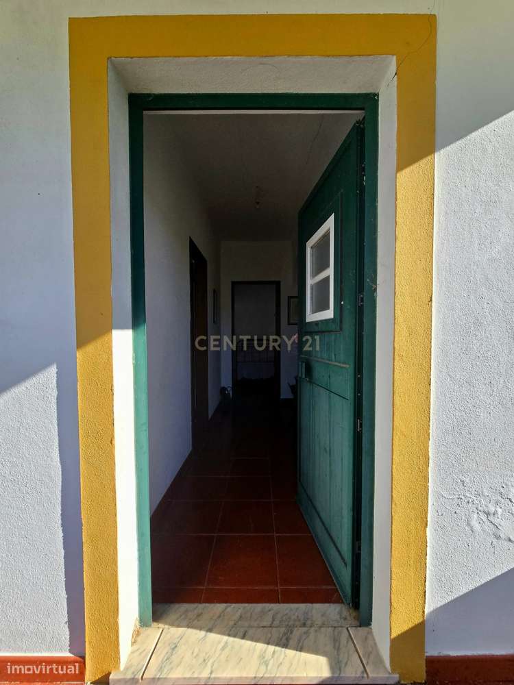 Moradia T3 com 2000 m² de Terreno, Poço, Forno Tradicional e Garagem –-5