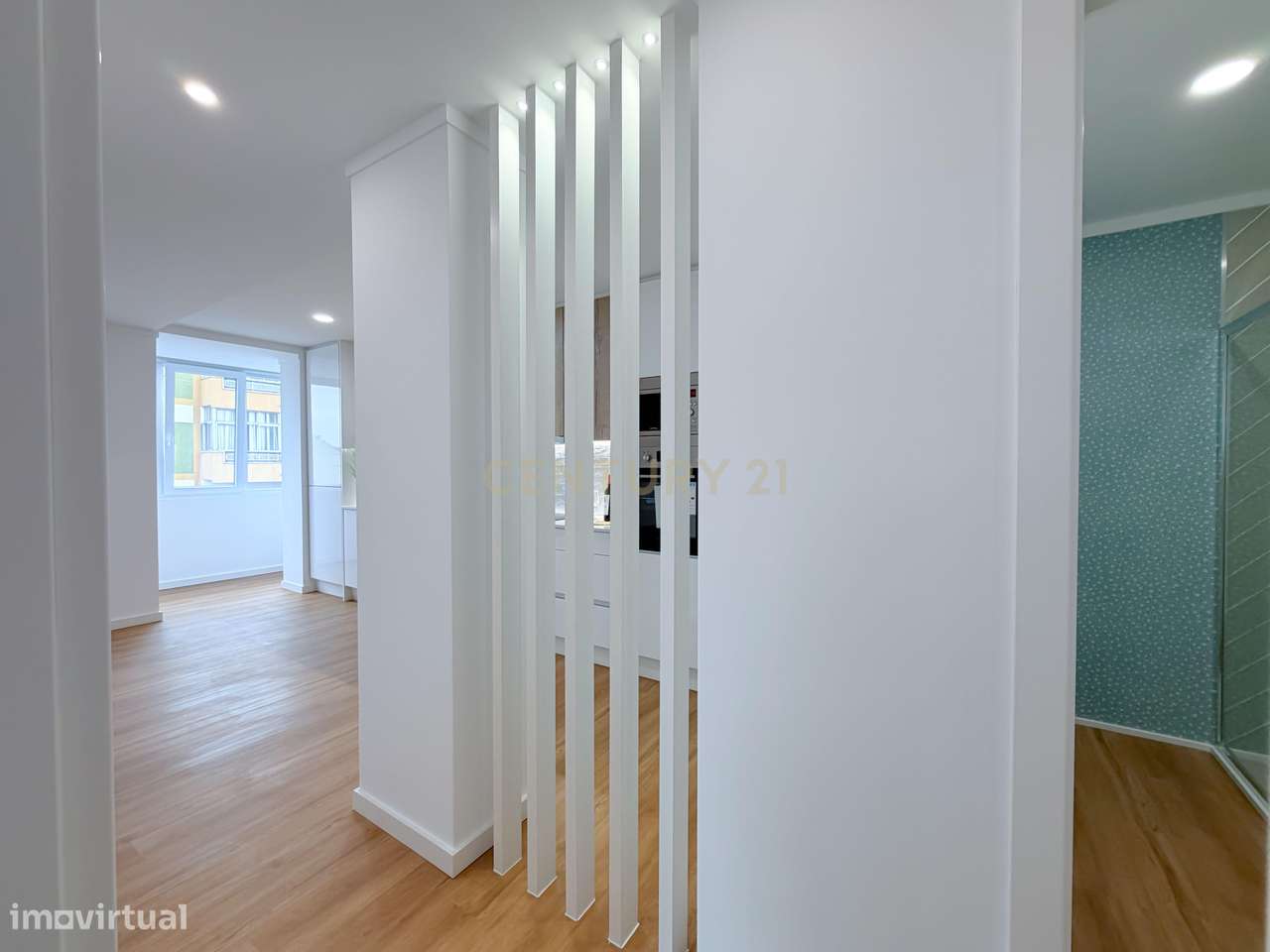 Apartamento 3 assoalhadas, remodelado com acabamentos de charme, situa-17