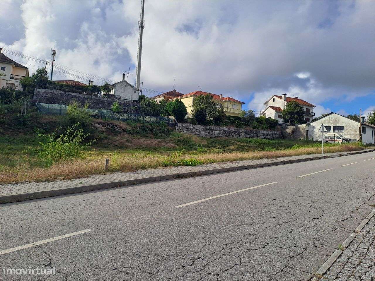 Lote com 721m2 em Regadas, Fafe - Grande imagem: 4/5