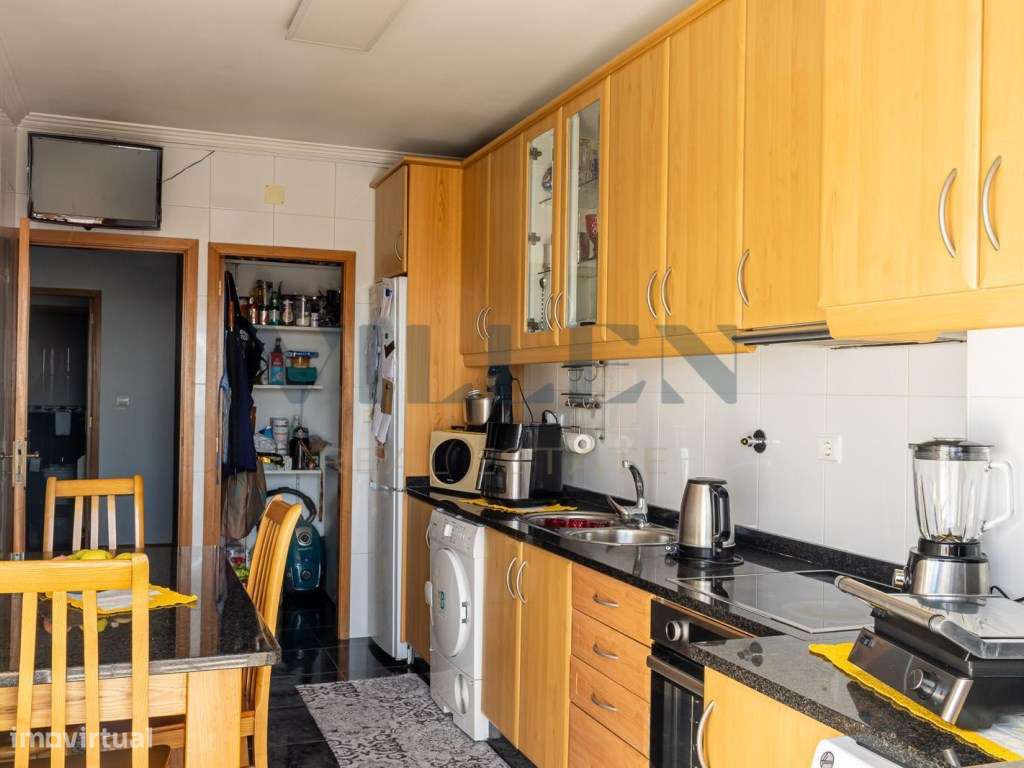 Apartamento T2 com Sótão e Garagem Fechada em Vila do Conde-1