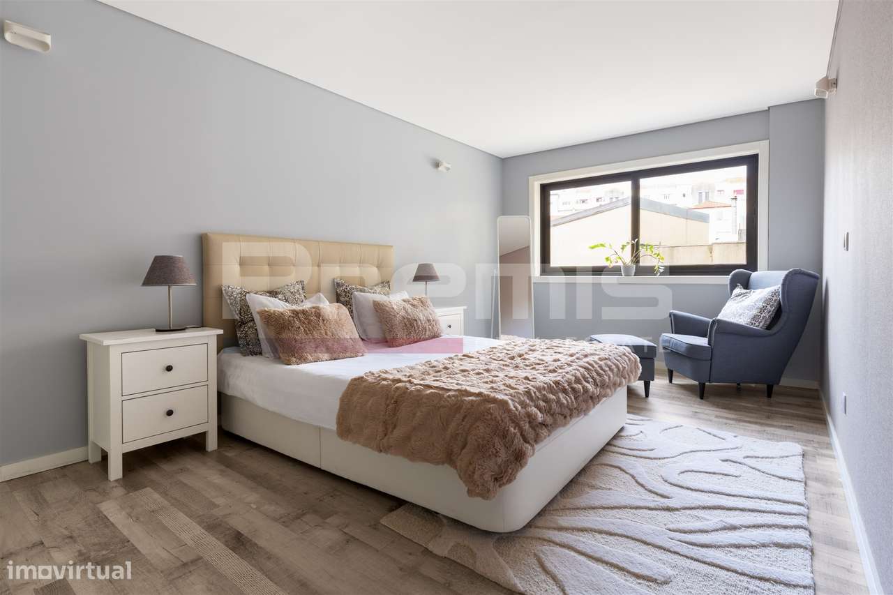 T1 no centro do Porto em frente ao metro-16