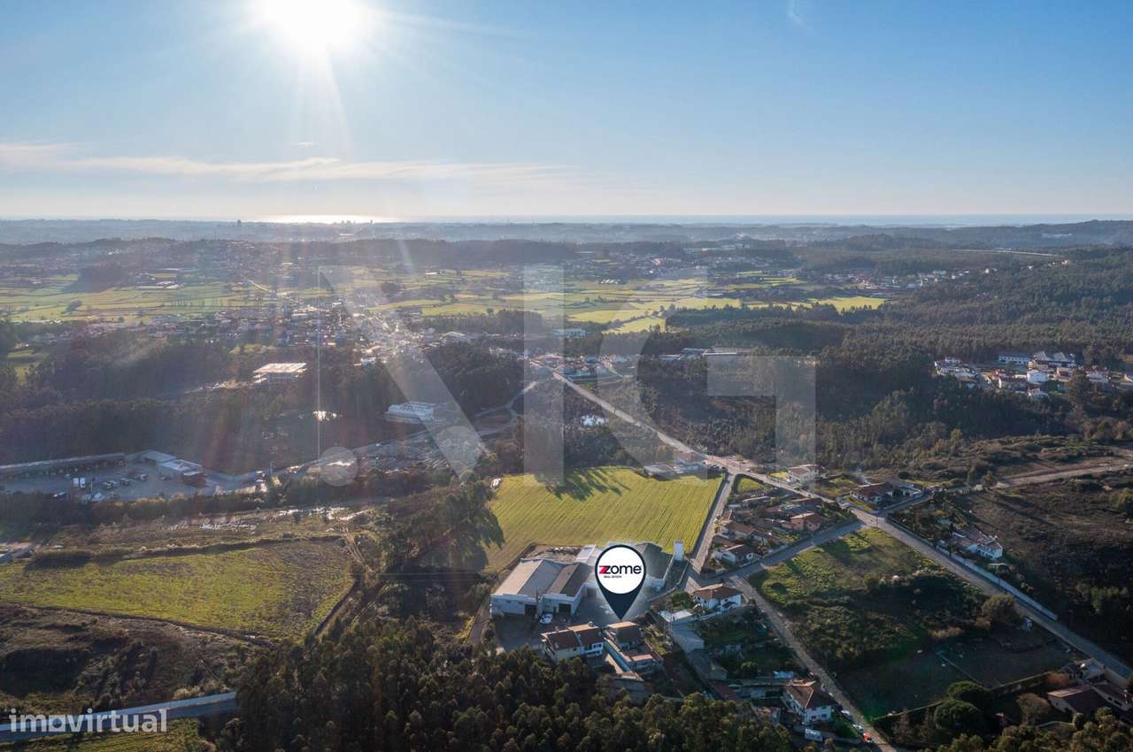 Moradia T4 com pátio, jardim e garagem em Covelas - Trofa-58