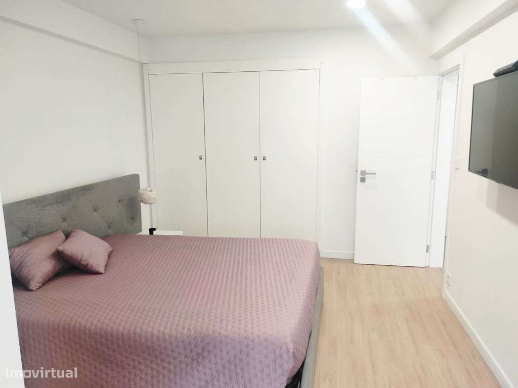 T2 totalmente remodelado no centro do Casal São Brás-12