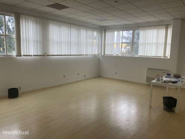 Armazém para arrendar na zona de Sintra, perto do Ral - Grande imagem: 5/7