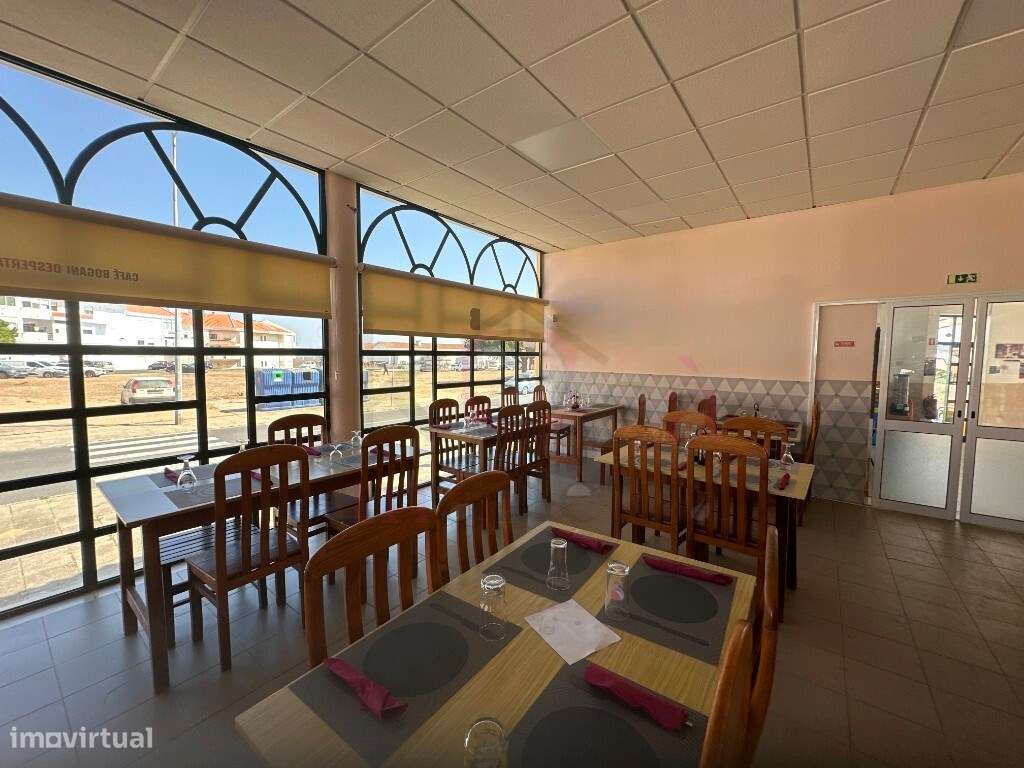 Prédio a venda com restaurante e habitação, à venda em SInes-5