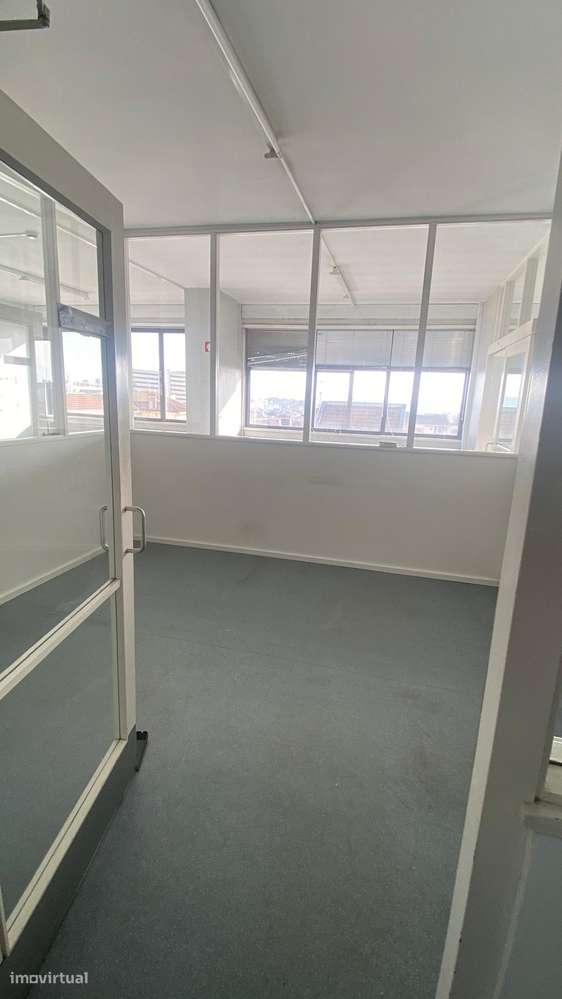Escritório de 447m², com privilegiada vista, no Centro do Porto-33