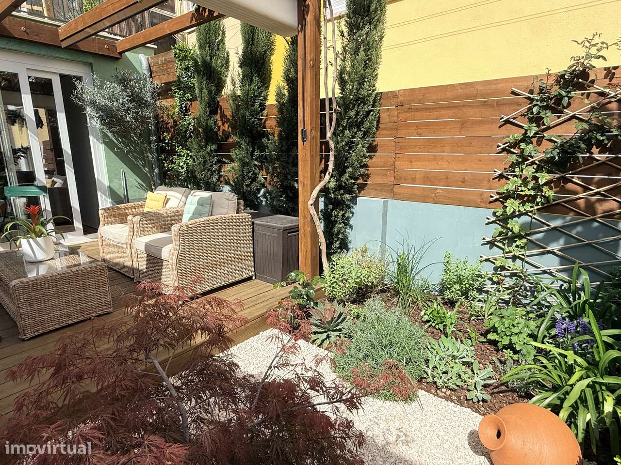 T2 com 2 casas de banho e jardim privativo na Graça-39