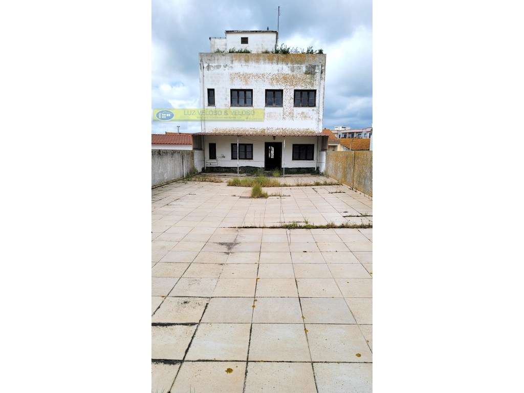 Prédio Urbano de R/C, 1º, 2º andares para Comércio em Cartaxo-33