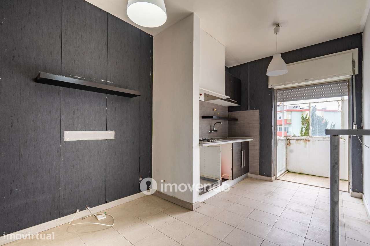 Apartamento T1 para renovação, junto da Praia de Paço de Arcos - Grande imagem: 4/29