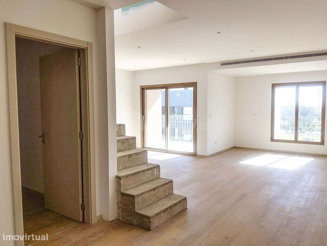 Apartamento T3 + 1 DUPLEX  com garagem/BOX  e arrumos à venda em Monti-2