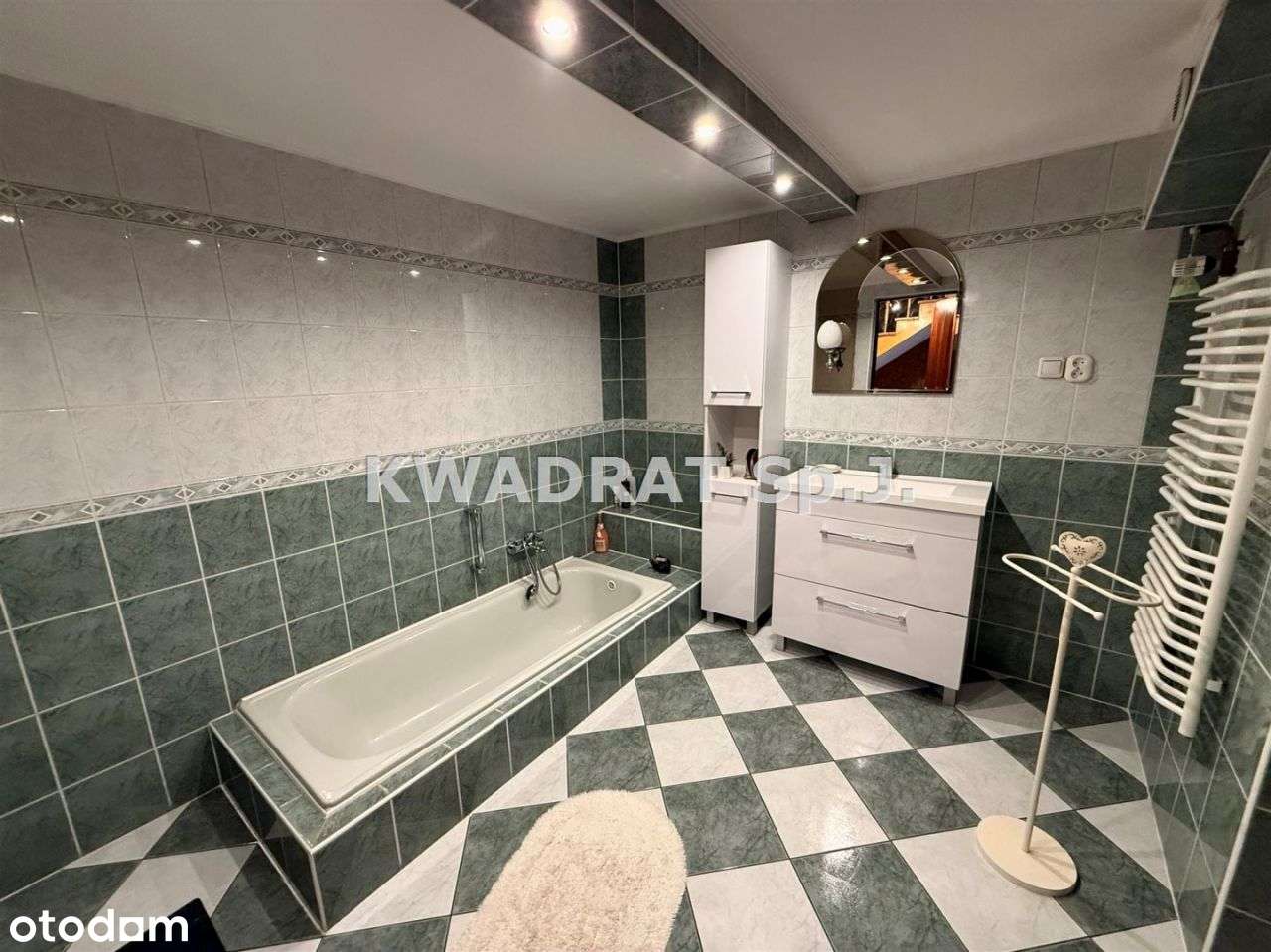 Przestronny dom w spokojnej części Ostrzeszowa-13