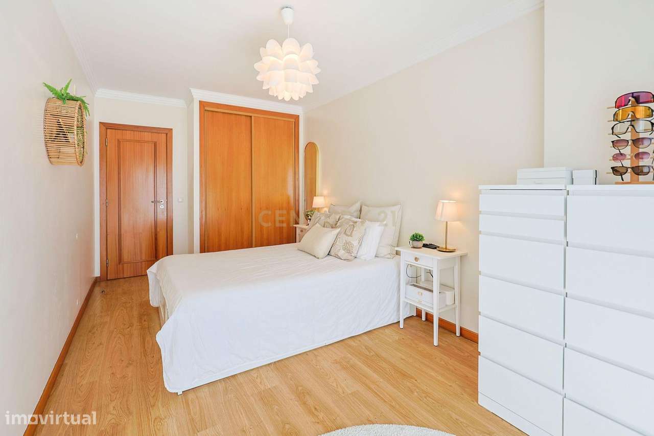 Apartamento T2, com Lugar de Parqueamento e Arrecadação, Quinta de São-16