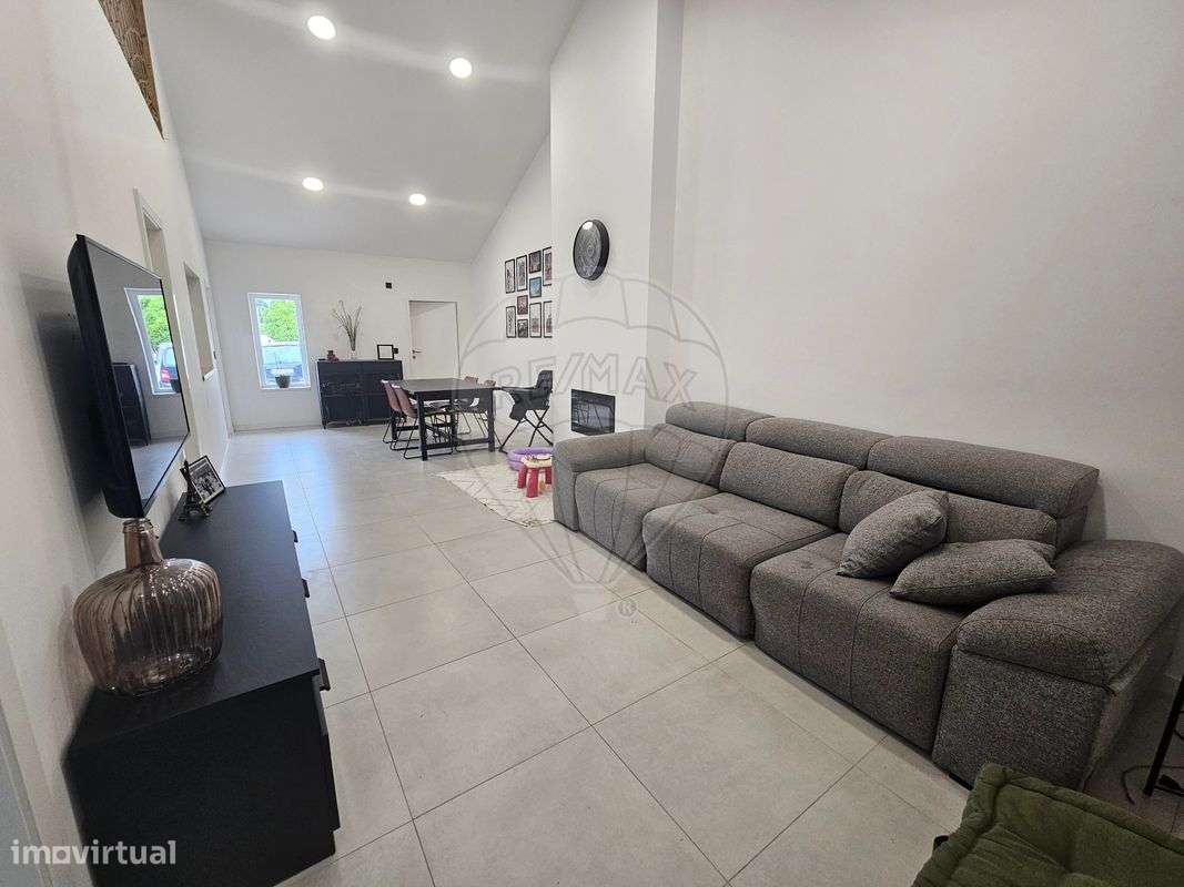 Moradia T2 para venda - Grande imagem: 1/18