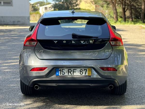 Volvo V40 2.0 D3 Momentum Geartronic - 9