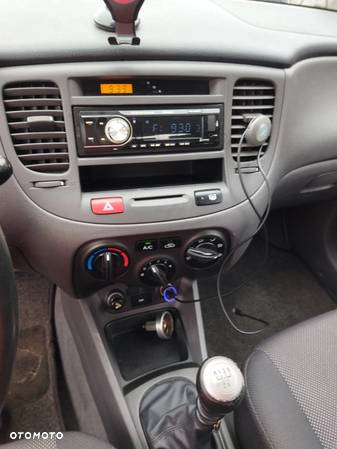 Kia Rio 1.4 Comfort - 12