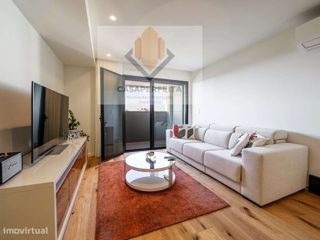 Apartamento T2 de Luxo com Varanda, Lugar de Garagem e Arrumo - Jun...-0