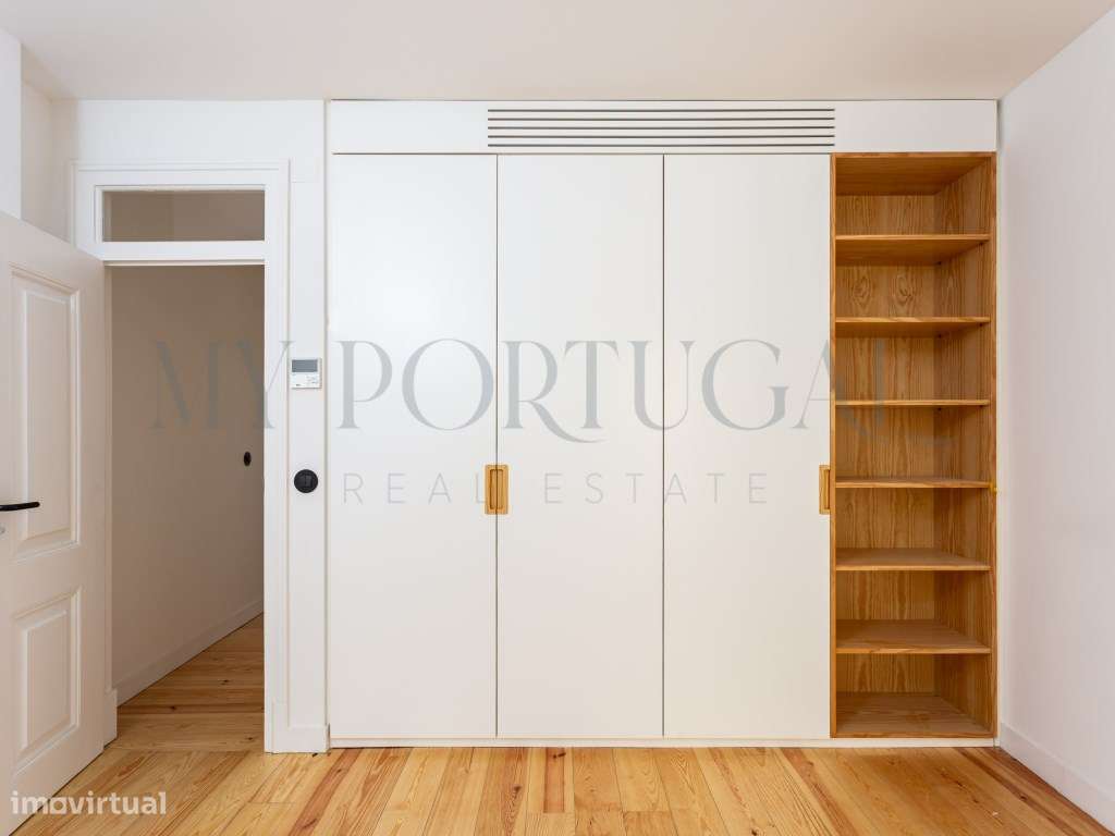 Conforto Urbano num T1 totalmente remodelado com varanda no coração...-15