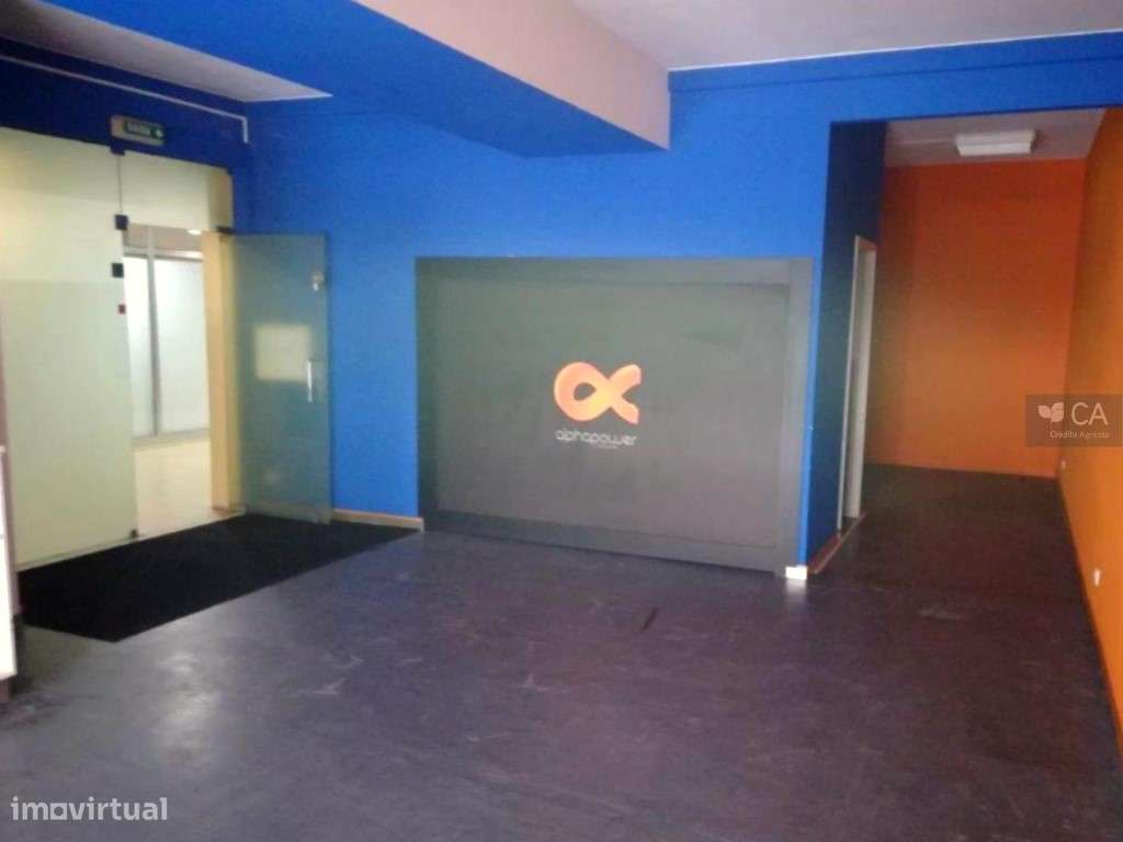 Loja com 72,5m² para venda, situada no centro da cidade do Porto - Grande imagem: 3/6