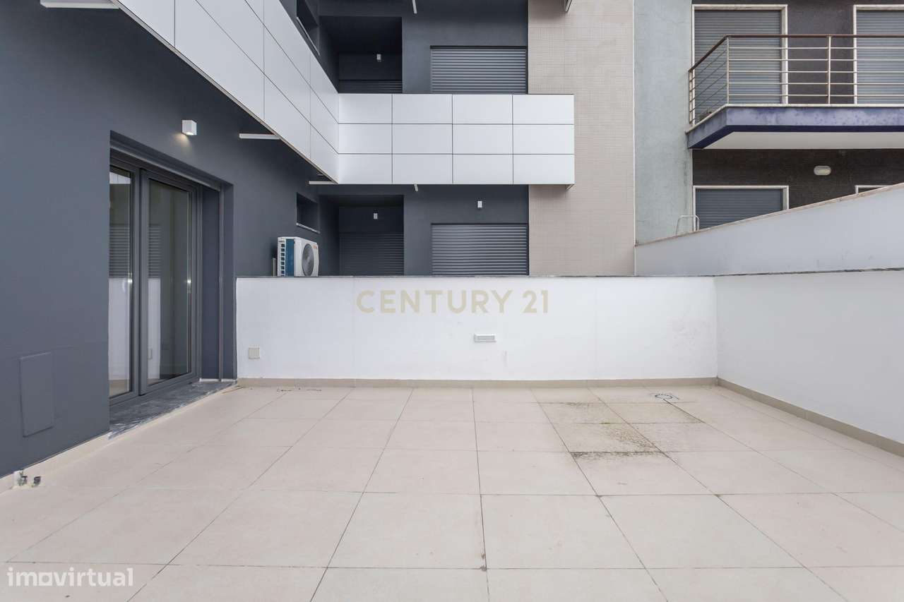 Dois Apartamentos Modernos (T3 + T2) na Qta. do Desembargador – Feijó-49