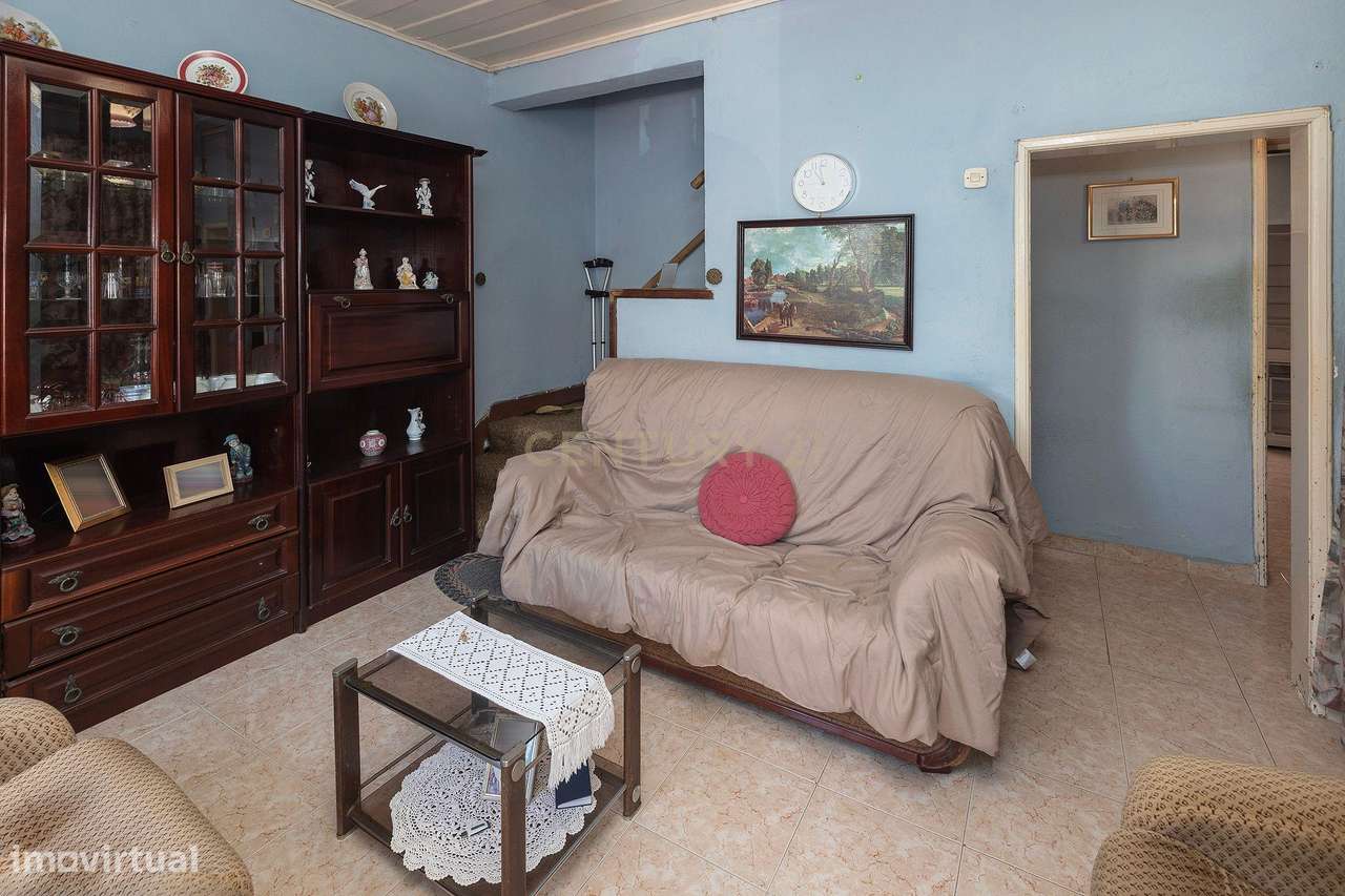 Moradia T3 com Quintal e Alto Potencial no Caramão da Ajuda, Lisboa-4