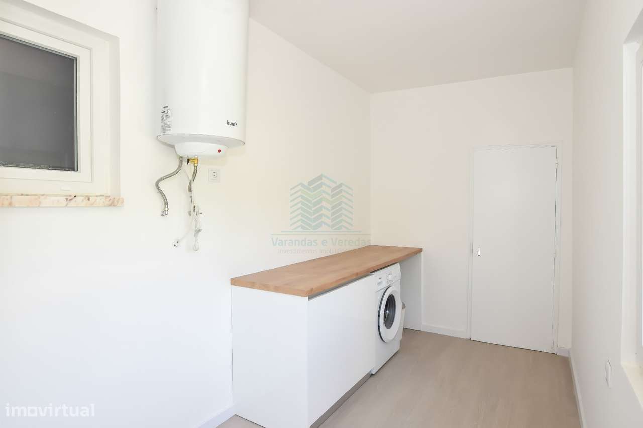 Moradia T3 remodelada com Anexos, Garagem e Poço.-8