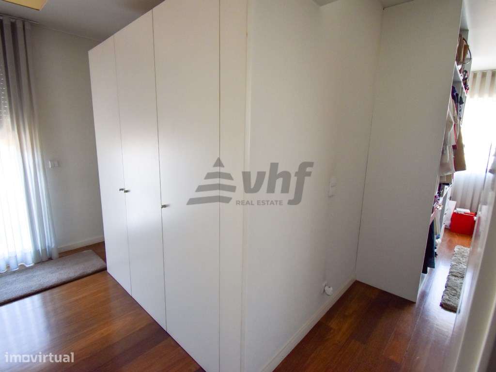 Apartamento T5 localizado no condomínio Jardim das Camélias - Gaia/...-16