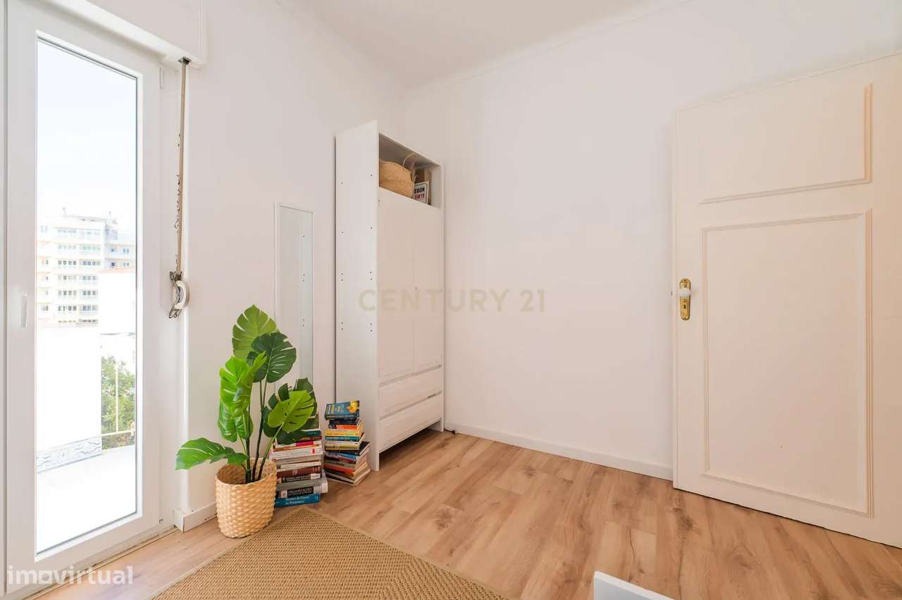 Excelente T2 Totalmente Remodelado | Monte Estoril-20