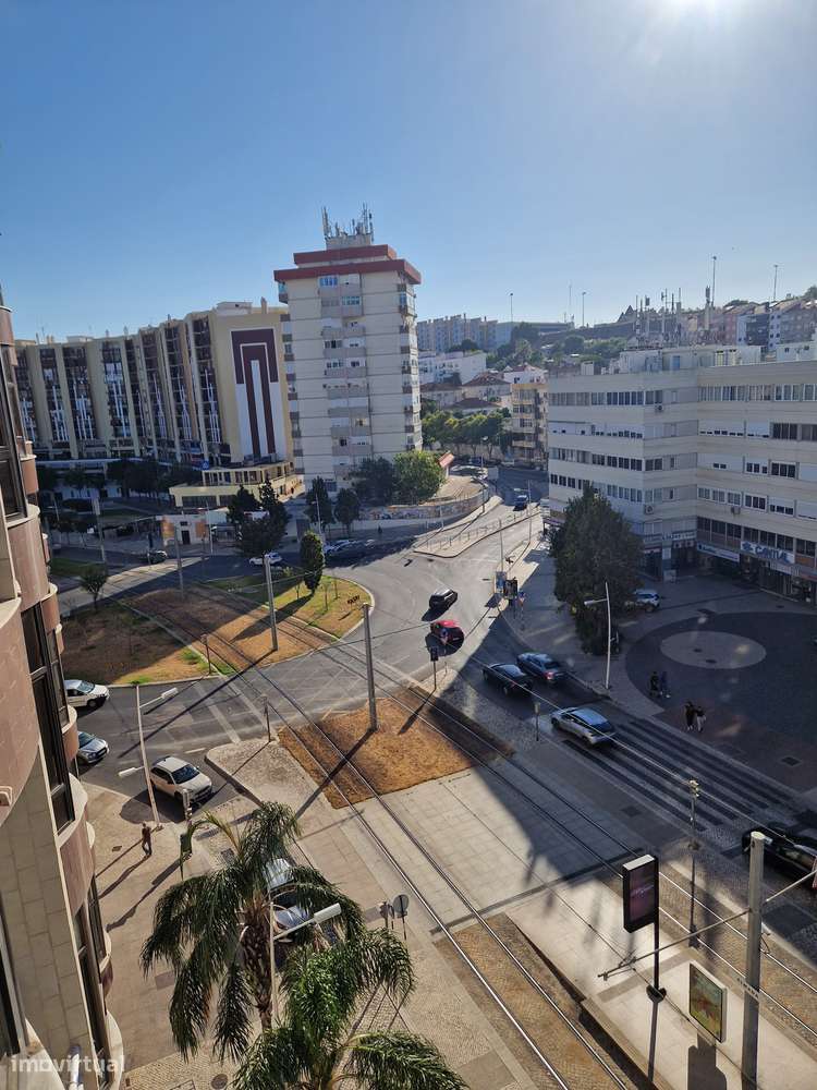 T3 Luxo (T3+T3 ligados/2 Fracções) com 3 Boxes Vistas - Almada Centro-12