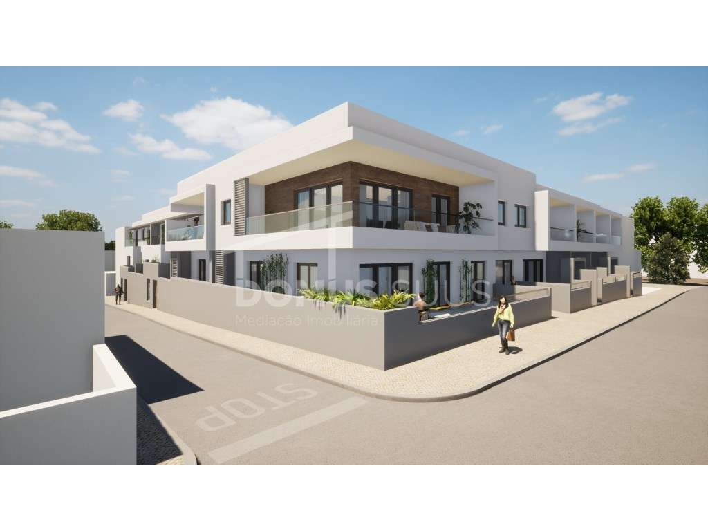 Moradia tipologia T3, inserida em condomínio fechado, a iniciar con... - Grande imagem: 2/9