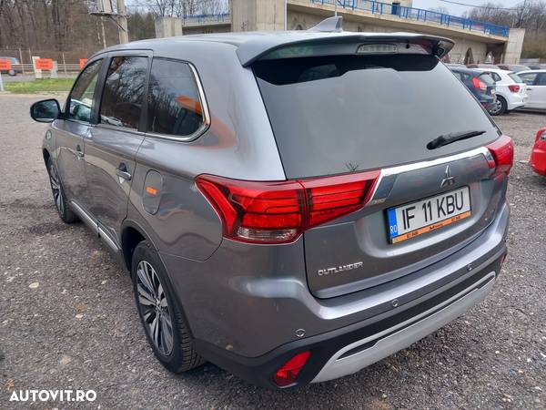 Mitsubishi Outlander 2.0L AS&G CVT Instyle - 4