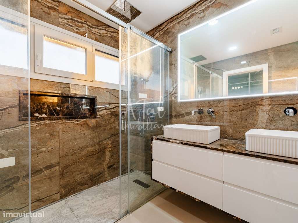 Moradia V4 com piscina em Azeitão-42