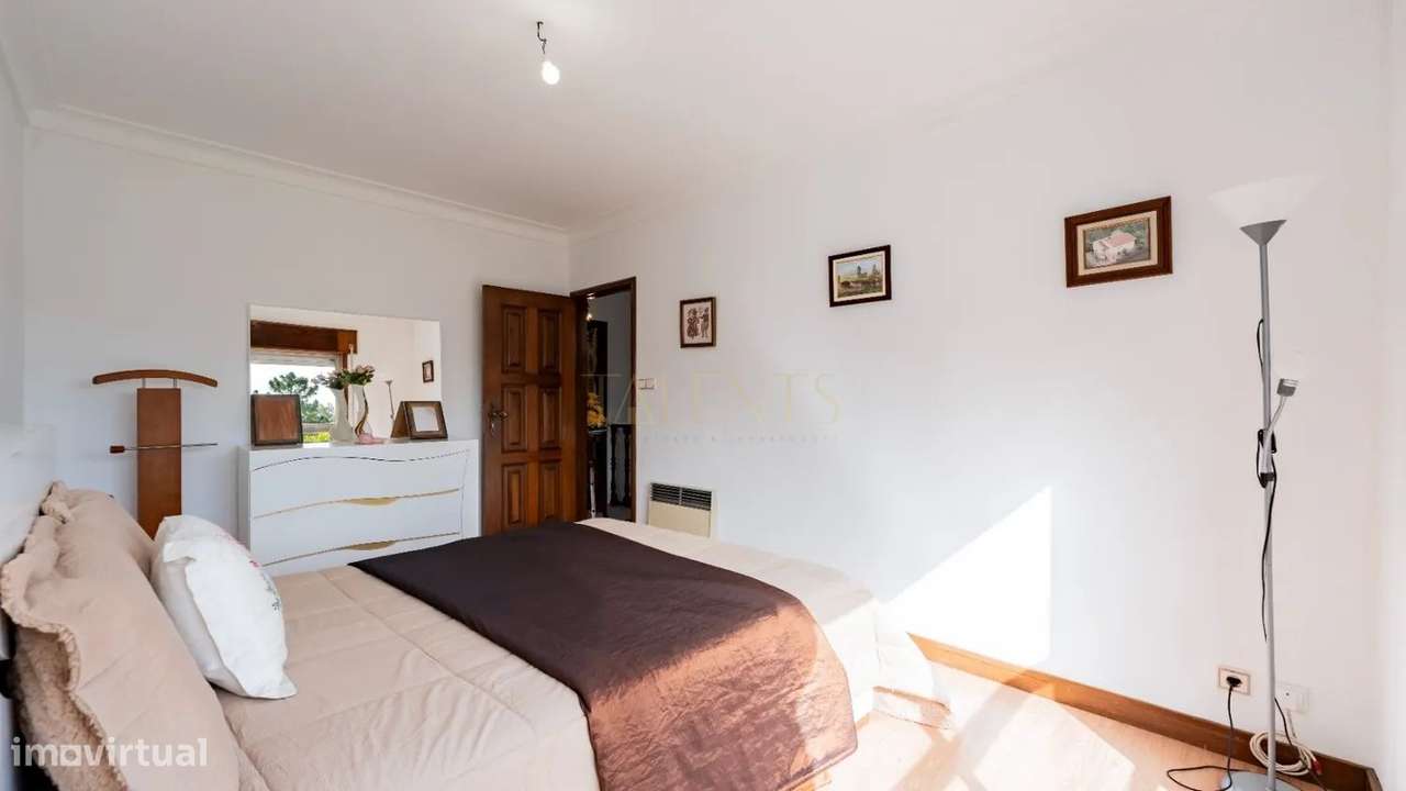 Exclusiva Moradia T4 com 556m² e 1.000m² de Terreno - Grande imagem: 4/40