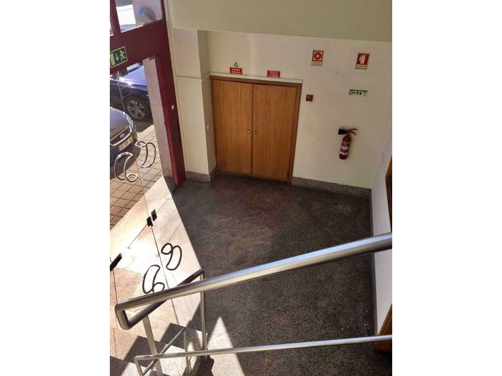 Armazém com logradouro junto ao Aeroporto - Grande imagem: 5/7