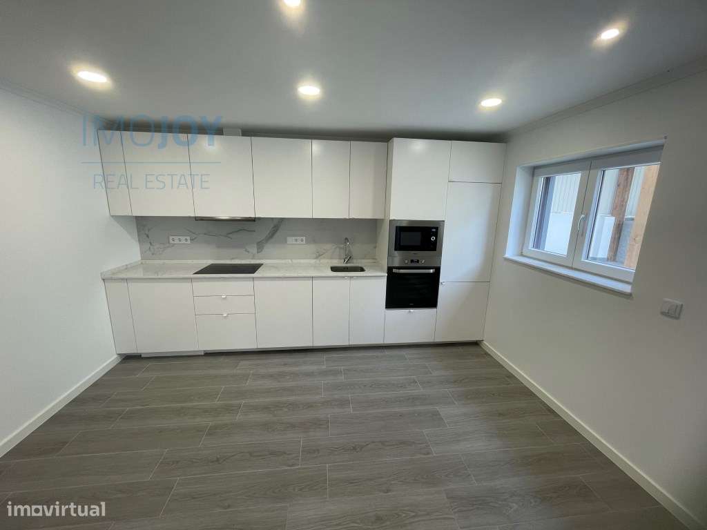 Fantástica Moradia Bi-Familiar Remodelada em Queijas - Grande imagem: 5/60