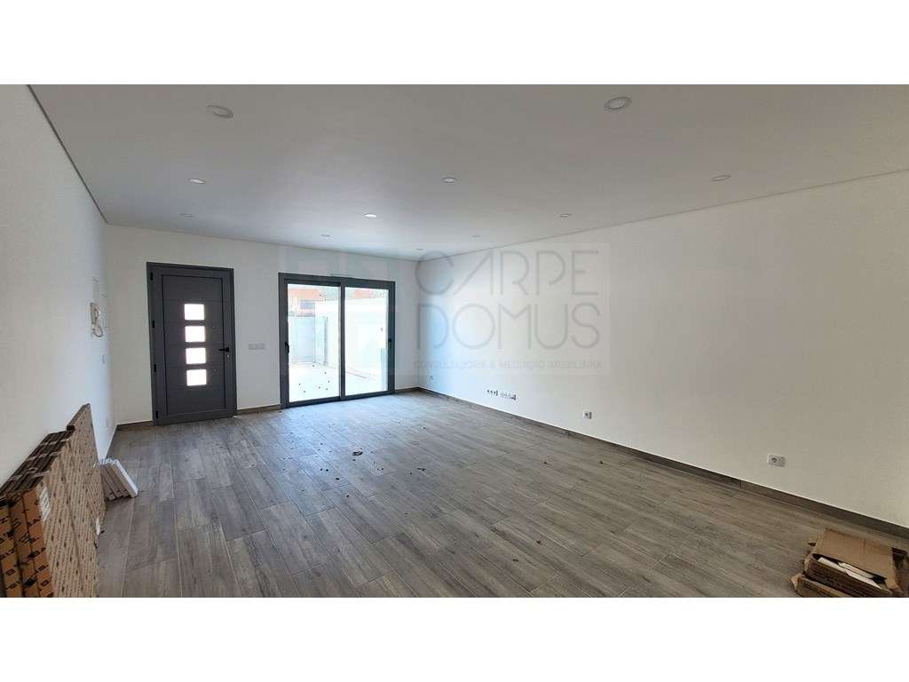 Moradia T2+1 Moderna com Terraços e Estacionamento. - Grande imagem: 5/25