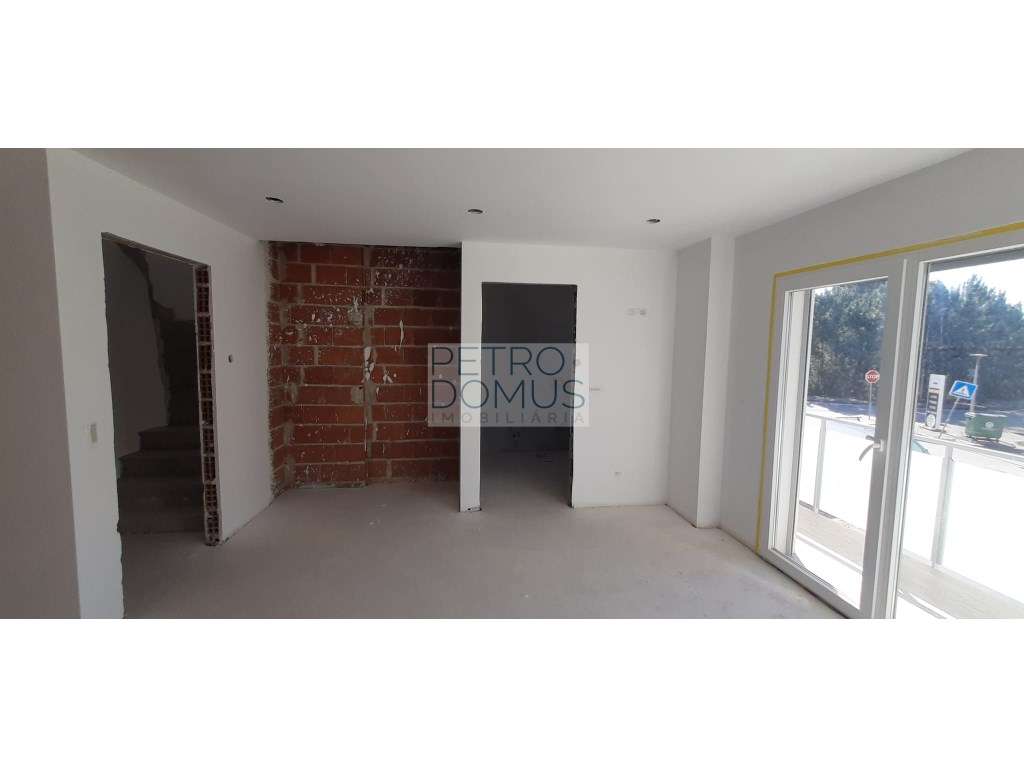 MORADIA T4+SÓTÃO AMPLO COM 50 m2 - CASAL DOS MATOS-11