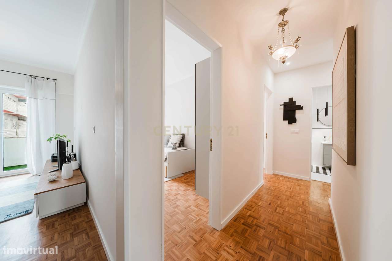 T4 luminoso com varanda ampla a 5 minutos da estação de Monte Abraão - Grande imagem: 4/33