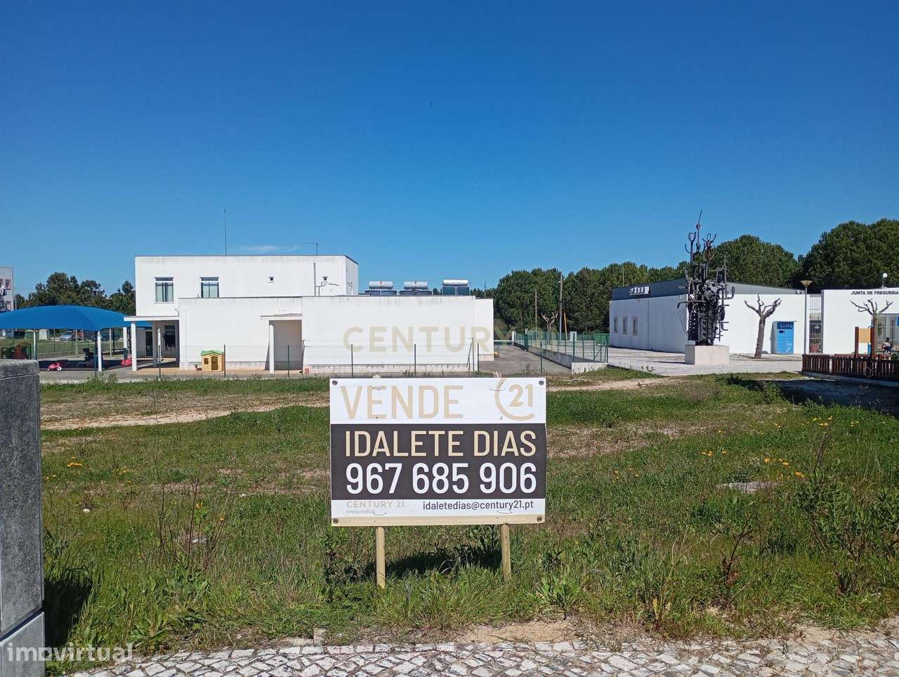 Terreno Urbano para construção de prédio com 3 andares, situado perto-5