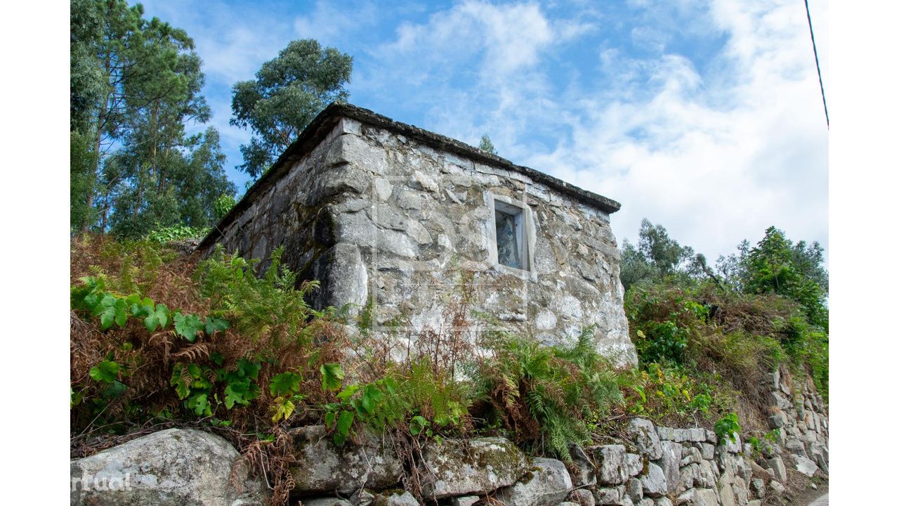 Casa para restauro em Vila Boa do Bispo