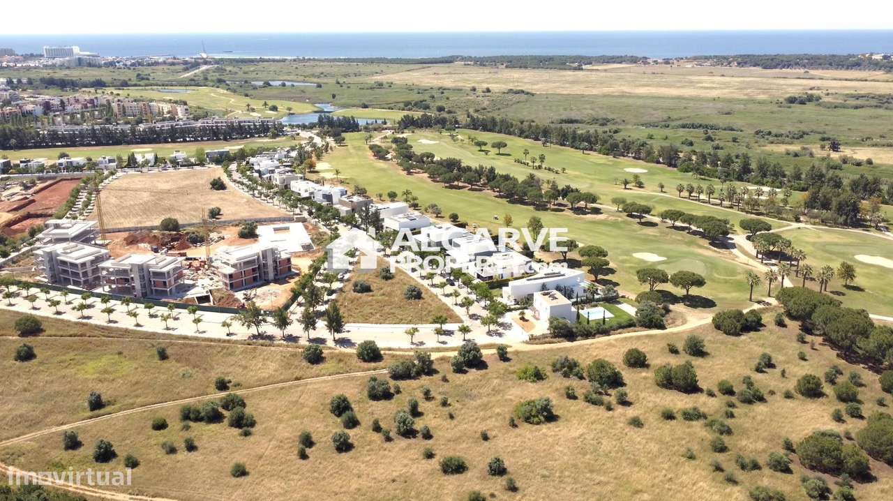 Elegante T2 no 1.º Andar com Terraço Amplo e Vistas Deslumbrantes - Grande imagem: 3/50
