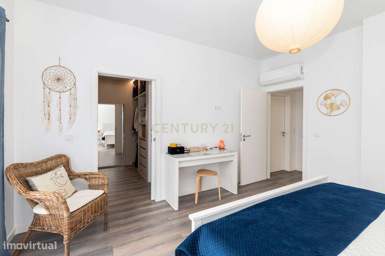 Moradia Isolada T4 de Prestígio – Bairro de São João, Sobreda-35