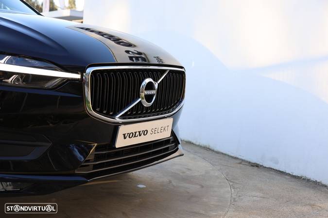 Volvo XC 60 2.0 B4 Momentum Plus Geartronic - 20