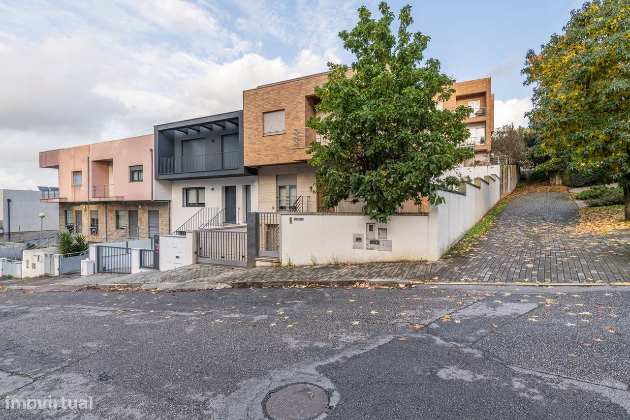 Moradia T3 + escritório à venda em Fraião - Braga-24