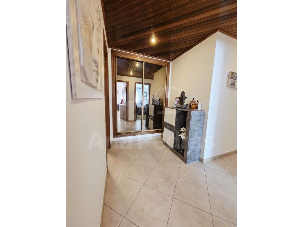 T2 Excecional com Terraço de 50m² na Baixa da Banheira-21