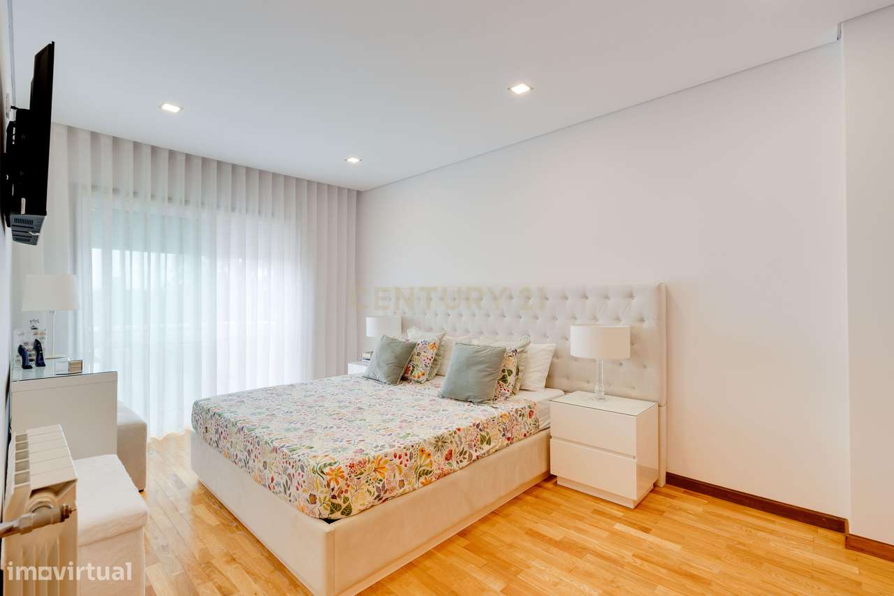 T2+2 Duplex c/ Sótão amplo (248m²) | S. Félix Marinha-6