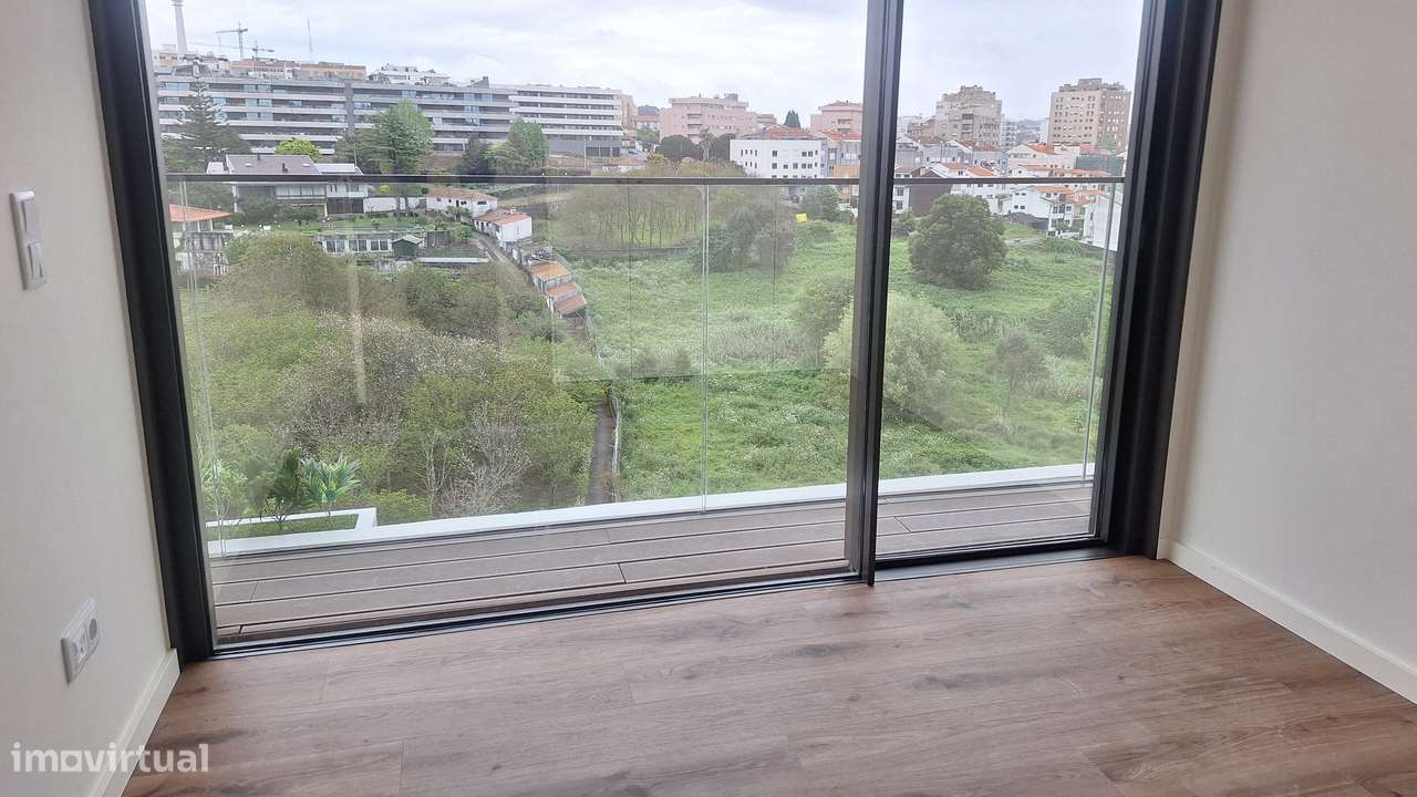 Apartamento T2 Varanda | Garagem|proximo cento Gaia| Pronto habitar-18