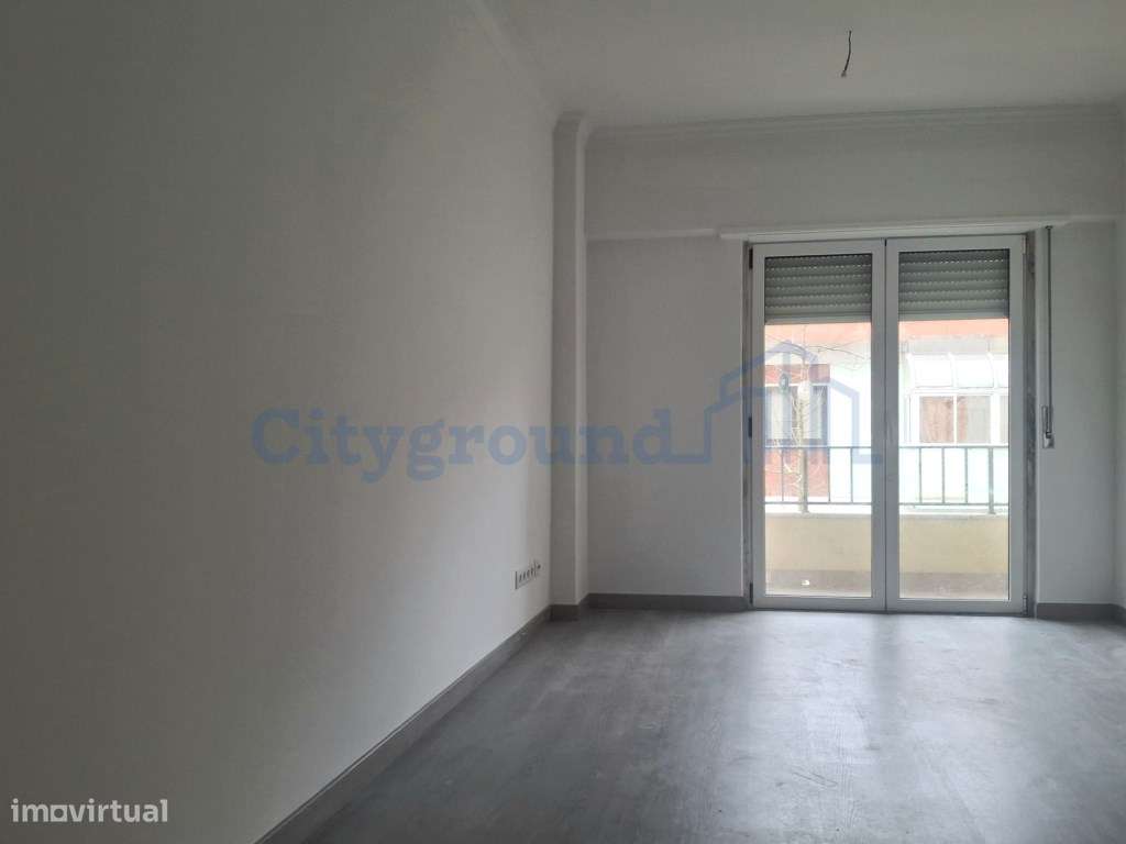 Ótimo apartamento T1 com varanda e arrecadação no Cacém - Grande imagem: 5/17