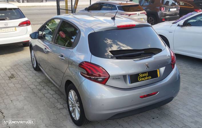 Peugeot 208 1.2 PureTech Style EAT6 - 18