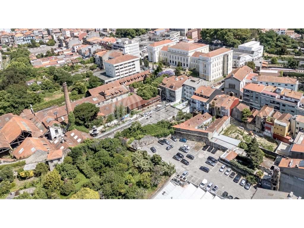 Prédio com projeto residencial, na Rua dos Bragas, Porto - Grande imagem: 5/34